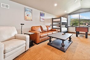 Black Rock Ridge by Luxury Mountain