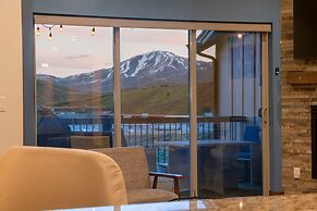 Black Rock Ridge by Luxury Mountain