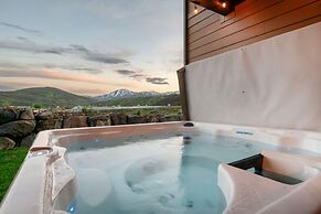 Black Rock Ridge by Luxury Mountain