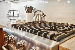 Black Rock Ridge by Luxury Mountain