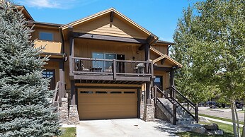 Black Rock Ridge by Luxury Mountain