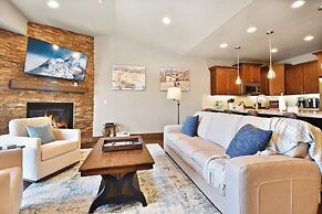 Black Rock Ridge by Luxury Mountain