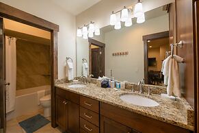 Black Rock Ridge by Luxury Mountain