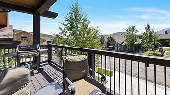 Black Rock Ridge by Luxury Mountain