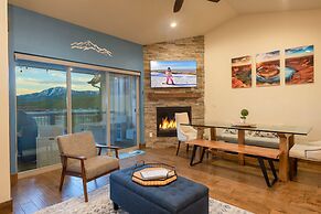 Black Rock Ridge by Luxury Mountain