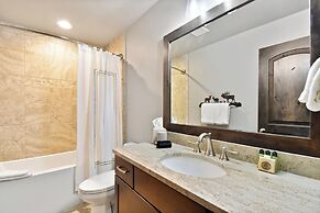 Black Rock Ridge by Luxury Mountain