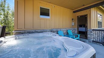 Black Rock Ridge by Luxury Mountain