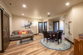 Black Rock Ridge by Luxury Mountain