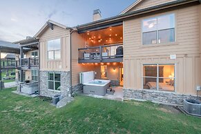 Black Rock Ridge by Luxury Mountain