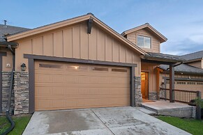 Black Rock Ridge by Luxury Mountain