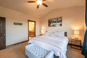 Black Rock Ridge by Luxury Mountain