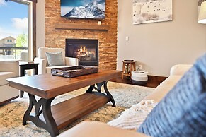 Black Rock Ridge by Luxury Mountain