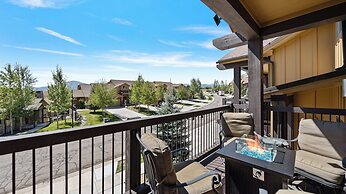 Black Rock Ridge by Luxury Mountain