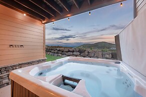 Black Rock Ridge by Luxury Mountain