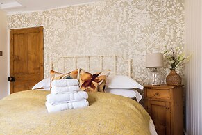 Windsor Cottage-Bolthole in heart of CN