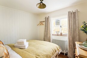 Windsor Cottage-Bolthole in heart of CN