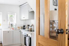 Windsor Cottage-Bolthole in heart of CN