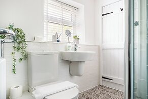 Windsor Cottage-Bolthole in heart of CN