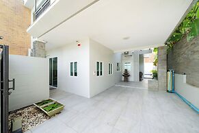 Elegant 3BR Pool Villa Sara near NaiHarn