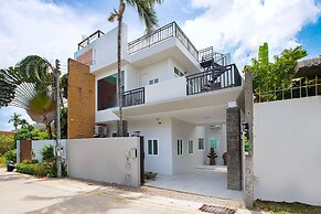 Elegant 3BR Pool Villa Sara near NaiHarn