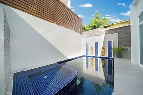 Elegant 3BR Pool Villa Sara near NaiHarn