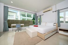 Elegant 3BR Pool Villa Sara near NaiHarn