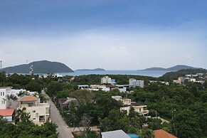 Elegant 3BR Pool Villa Sara near NaiHarn