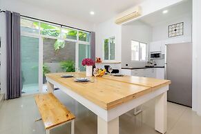 Elegant 3BR Pool Villa Sara near NaiHarn