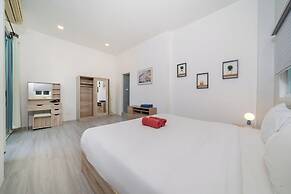 Elegant 3BR Pool Villa Sara near NaiHarn