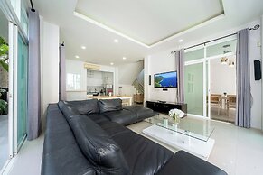 Elegant 3BR Pool Villa Sara near NaiHarn