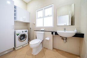 Elegant 3BR Pool Villa Sara near NaiHarn