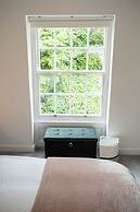 Cosy 1BD in Malvern With Stunning Views