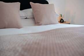 Cosy 1BD in Malvern With Stunning Views