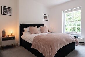 Cosy 1BD in Malvern With Stunning Views