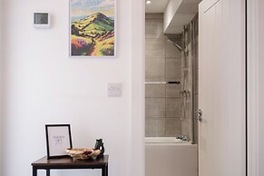 Cosy 1BD in Malvern With Stunning Views