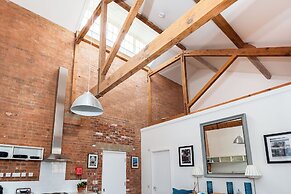 Bowen-Buscarlet at Bicester Heritage