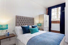 Bowen-Buscarlet at Bicester Heritage