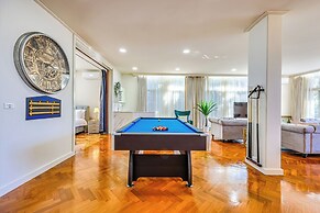 StayAU Spacious 6BR McKinnon Pool Home