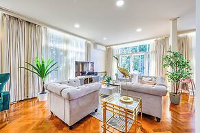 StayAU Spacious 6BR McKinnon Pool Home