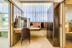 StayAU Spacious 6BR McKinnon Pool Home