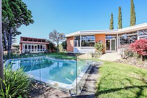 StayAU Spacious 6BR McKinnon Pool Home