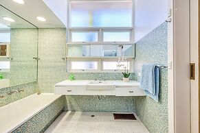 StayAU Spacious 6BR McKinnon Pool Home