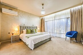 StayAU Spacious 6BR McKinnon Pool Home