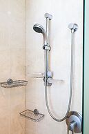 StayAU Spacious 6BR McKinnon Pool Home