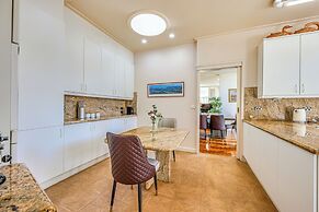 StayAU Spacious 6BR McKinnon Pool Home