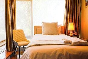 StayAU Spacious 6BR McKinnon Pool Home