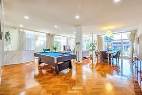 StayAU Spacious 6BR McKinnon Pool Home