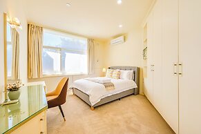 StayAU Spacious 6BR McKinnon Pool Home