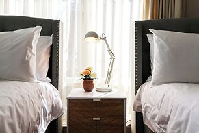 StayAU Spacious 6BR McKinnon Pool Home