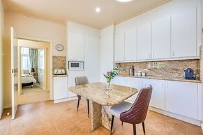 StayAU Spacious 6BR McKinnon Pool Home